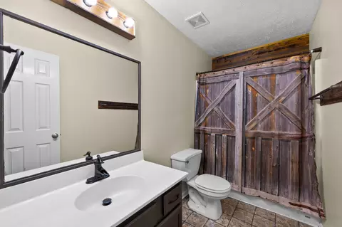 Bath - 40 Glenhurst Dr, Jackson, TN 38305 photo 3 of 3