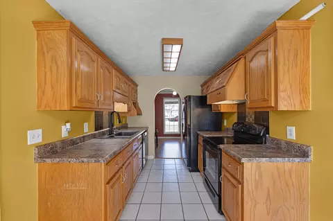 Kitchen - 40 Glenhurst Dr, Jackson, TN 38305 photo 2 of 3