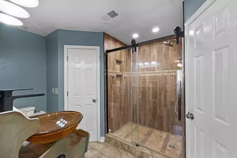Bath - 40 Glenhurst Dr, Jackson, TN 38305 photo 1 of 3