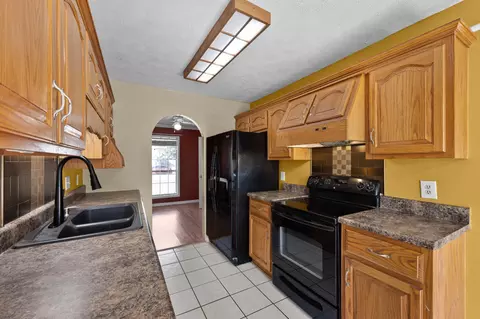Kitchen - 40 Glenhurst Dr, Jackson, TN 38305 photo 1 of 3
