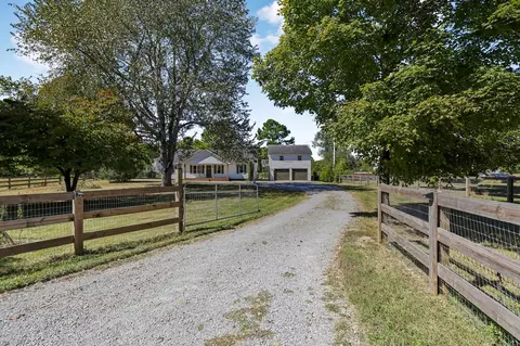 4670 Lunns Store Rd, Chapel Hill, TN 37034