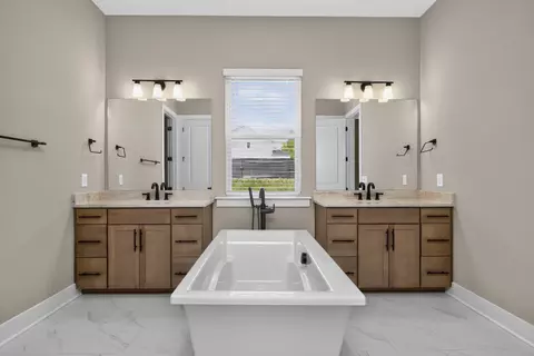 Bath - 1924 Harmony Rd, Spring Hill, TN 37174 photo 7 of 8