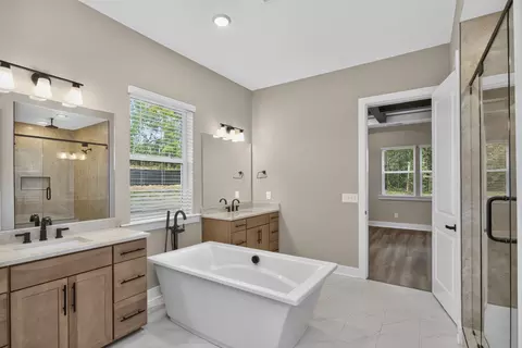 Bath - 1924 Harmony Rd, Spring Hill, TN 37174 photo 6 of 8