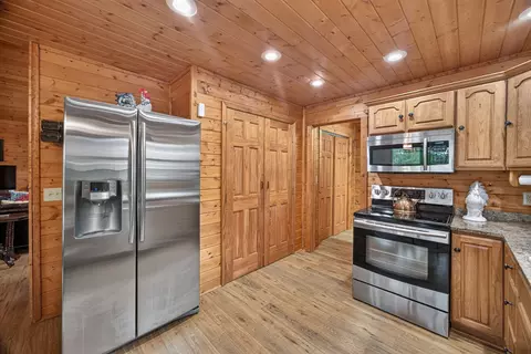 Kitchen - 142 Rayahs Way, Quebeck, TN 38579 photo 2 of 3