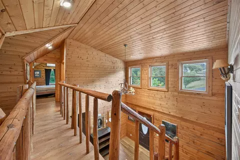 Entry Way - 142 Rayahs Way, Quebeck, TN 38579 photo 4 of 4