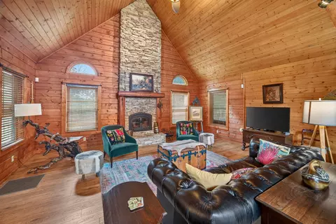 Living - 142 Rayahs Way, Quebeck, TN 38579 photo 2 of 6