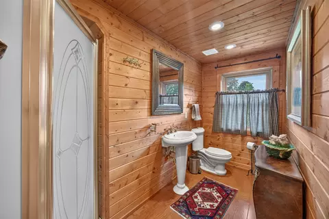 Bath - 142 Rayahs Way, Quebeck, TN 38579 photo 4 of 4