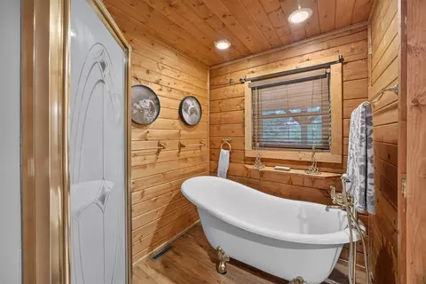 Bath - 142 Rayahs Way, Quebeck, TN 38579 photo 1 of 4