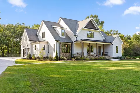 7558 Sawyer Rd, Signal Mountain, TN 37377