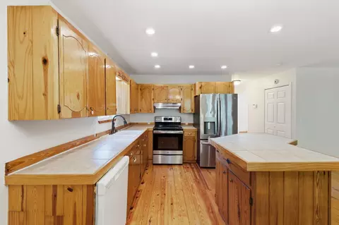 Kitchen - 1971 Old Federal Rd, Ocoee, TN 37361 photo 2 of 2