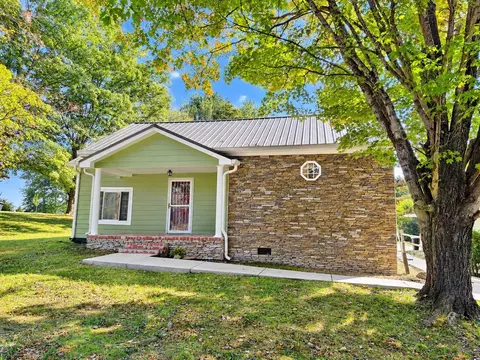 219 N Elm St, Whitwell, TN 37397