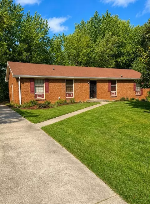 325 Ridgeline Dr, Clarksville, TN 37042