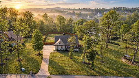 111 Amelia Dr, Bon Aqua, TN 37025