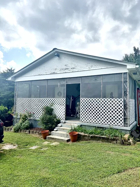 985 Ccc Rd, Mcewen, TN 37101