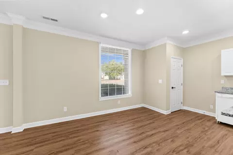 Living - 556 E Vine St, Murfreesboro, TN 37130 photo 4 of 5