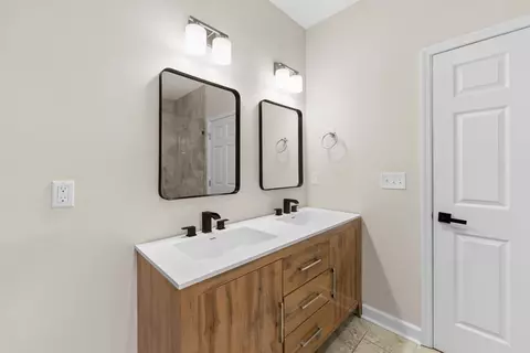 Bath - 556 E Vine St, Murfreesboro, TN 37130 photo 2 of 6