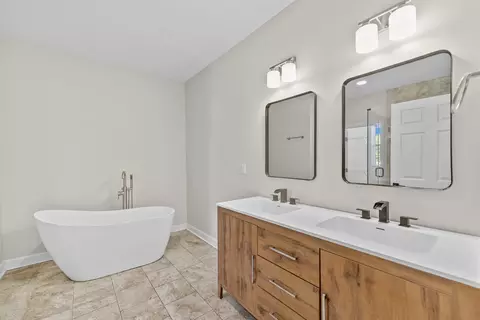 Bath - 556 E Vine St, Murfreesboro, TN 37130 photo 1 of 6