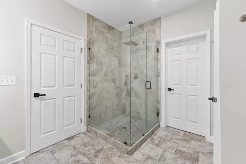 Bath - 556 E Vine St, Murfreesboro, TN 37130 photo 3 of 6