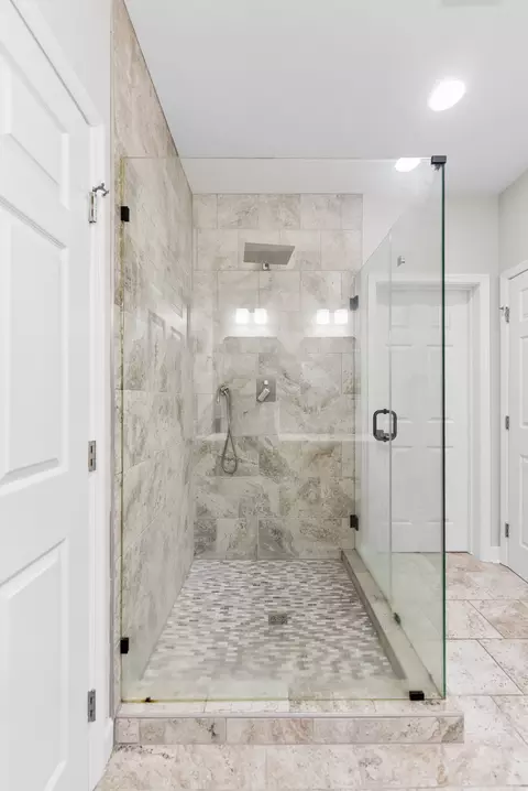 Bath - 556 E Vine St, Murfreesboro, TN 37130 photo 4 of 6