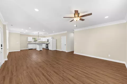 Living - 556 E Vine St, Murfreesboro, TN 37130 photo 2 of 5