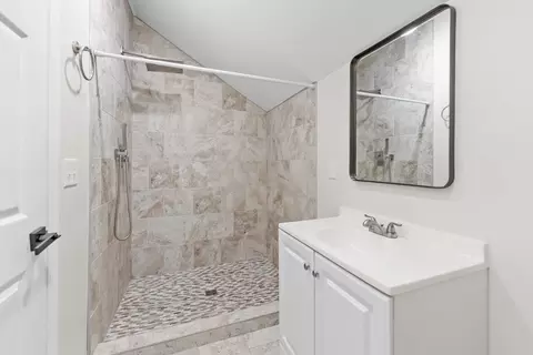 Bath - 556 E Vine St, Murfreesboro, TN 37130 photo 6 of 6