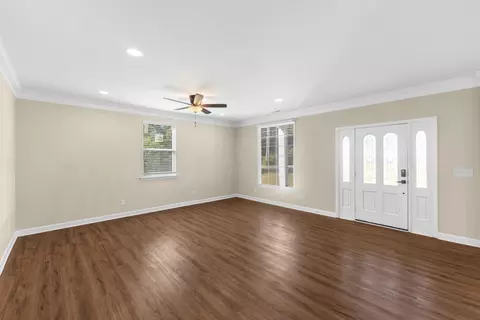 Living - 556 E Vine St, Murfreesboro, TN 37130 photo 3 of 5