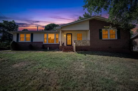 2821 Creekview Dr, Nashville, TN 37217