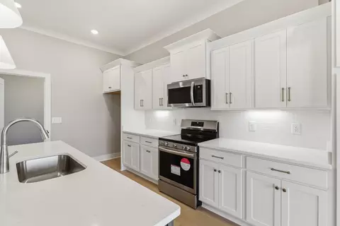 Kitchen - 5605 Sinclair St, Murfreesboro, TN 37127 photo 2 of 5