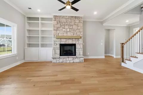 Living - 5605 Sinclair St, Murfreesboro, TN 37127 photo 2 of 4