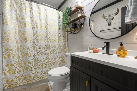 Bath - 103 Mae Cir, Dickson, TN 37055 photo 2 of 2