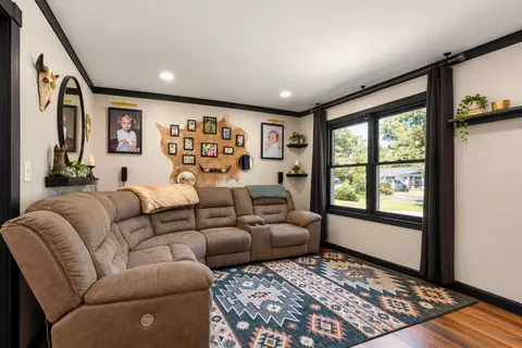 Living - 103 Mae Cir, Dickson, TN 37055 photo 2 of 2