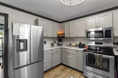 Kitchen - 103 Mae Cir, Dickson, TN 37055 photo 3 of 3