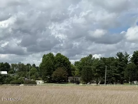 139 S Sycamore Ln, Crossville, TN 38572