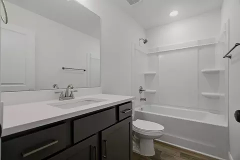 Bath - 2012 Northwind Ct, Cedar Hill, TN 37032 photo 2 of 2
