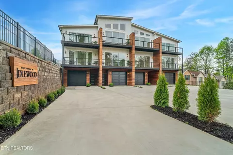 643 Idlewood Ln, Knoxville, TN 37923