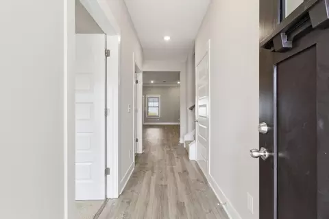 Entry Way - 1440 Suzanne Dr, Murfreesboro, TN 37128 photo 4 of 5