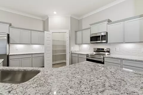 Kitchen - 1440 Suzanne Dr, Murfreesboro, TN 37128 photo 5 of 5