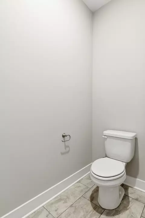 Bath - 1440 Suzanne Dr, Murfreesboro, TN 37128 photo 4 of 7