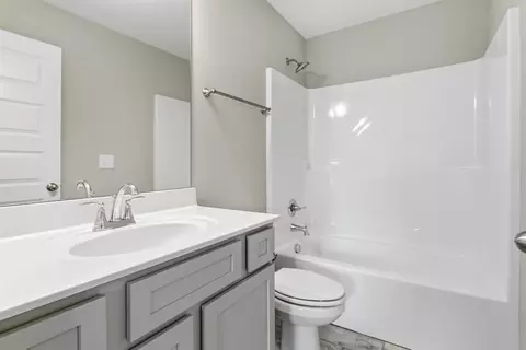 Bath - 1440 Suzanne Dr, Murfreesboro, TN 37128 photo 7 of 7
