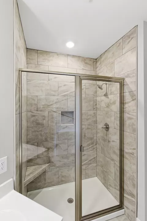 Bath - 1438 Suzanne Dr, Murfreesboro, TN 37128 photo 1 of 7