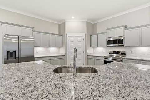 Kitchen - 1438 Suzanne Dr, Murfreesboro, TN 37128 photo 3 of 5