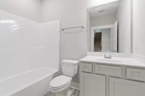 Bath - 1438 Suzanne Dr, Murfreesboro, TN 37128 photo 6 of 7