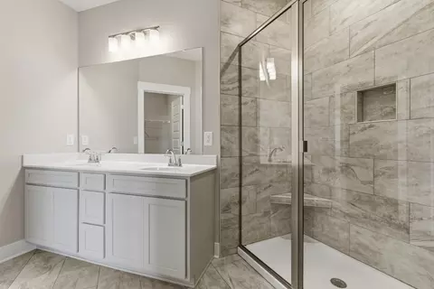 Bath - 1438 Suzanne Dr, Murfreesboro, TN 37128 photo 3 of 7