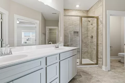 Bath - 1438 Suzanne Dr, Murfreesboro, TN 37128 photo 5 of 7