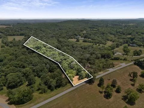 949 Palmer Rd, Lebanon, TN 37090