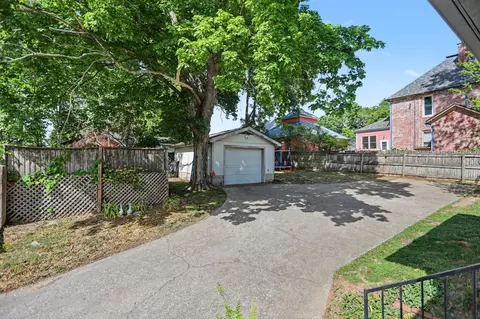 Exterior - 703 5th Ave W, Springfield, TN 37172 photo 11 of 12