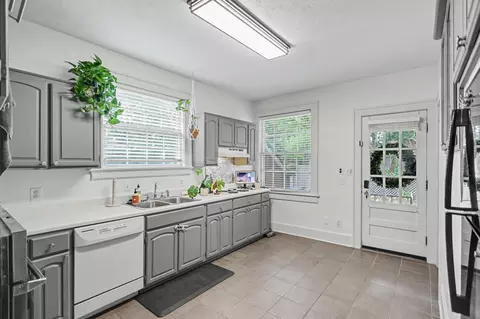 Kitchen - 703 5th Ave W, Springfield, TN 37172 photo 1 of 2