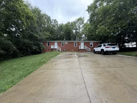 896 Locust Dr, Clarksville, TN 37040