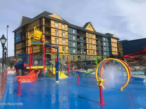 225 Collier Dr #1215, Sevierville, TN 37862