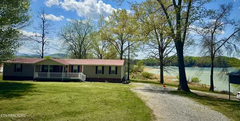 1274 Cedar Hills Rd, Dandridge, TN 37725